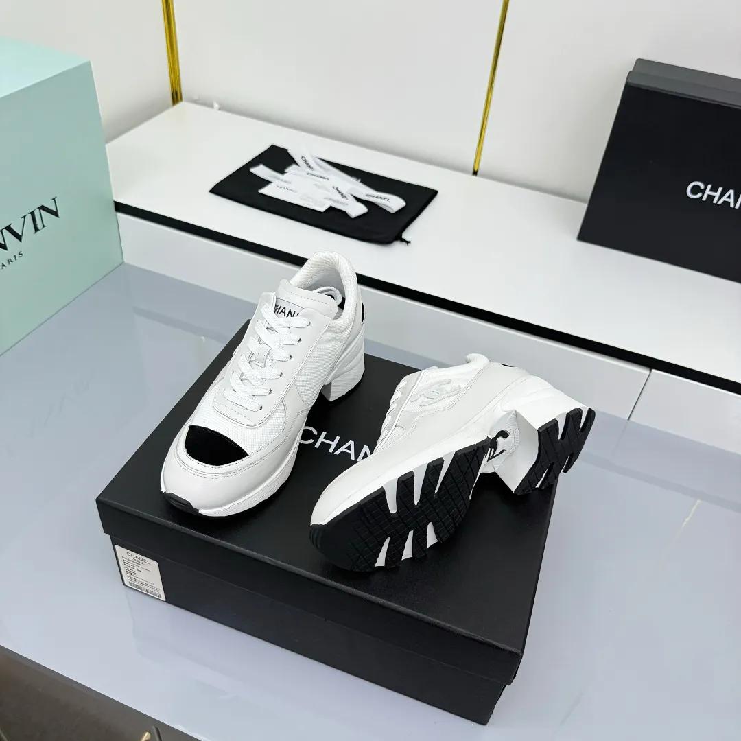 👟👟Ex-factory price 660👟👟 Chanel casual small leather shoes ~ original calfskin panda shoes Chanel 25C latest hot style panda black and white sports shoes casual sneakers small fragrance hot item classic black and white panda color coco girls must pay for it Fabric: original customized first-layer cowhide Inner: original imported breathable mesh lining Outsole: Original molded rubber + TPU combination Size: Women's 35-41